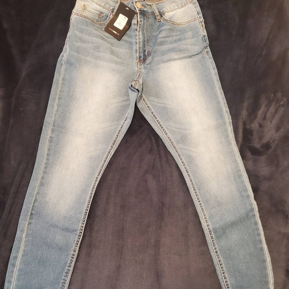 🚨🚨SOLD🚨🚨 Nwt 🏷 skinny jeans